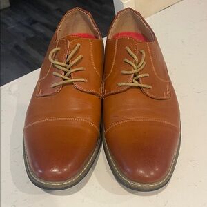 Men’s classic cap-toe formal Oxford shoes size 10.5